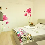 Cozy Flowers Studio - Fast Wi-Fi & Washer-Dryer