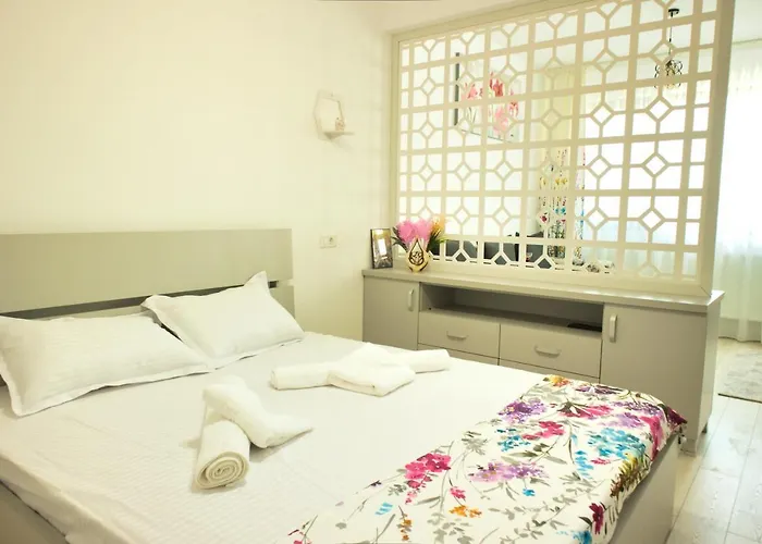 Cozy Flowers Studio - Fast Wi-Fi & Washer-Dryer